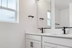 668 N Ukraine St, Aurora, CO 80018 - Photo 8