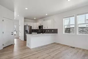 668 N Ukraine St, Aurora, CO 80018 - Photo 20