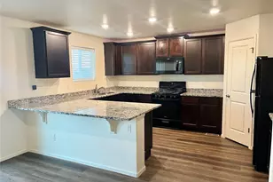 47360 Lilac Ave, Bennett, CO 80102 - Photo 4