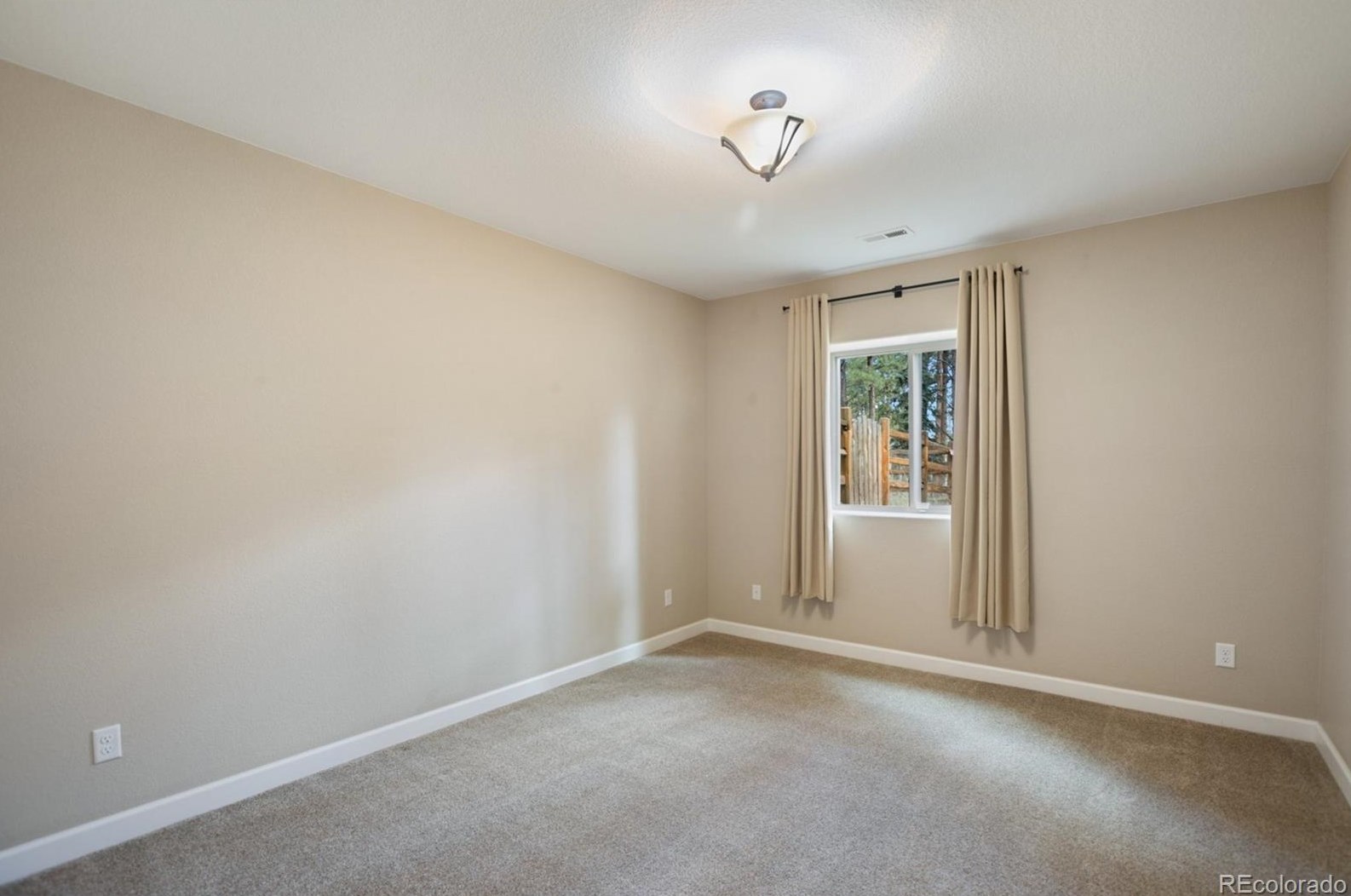 1174 Ptarmigan Dr, Woodland Park CO 80863-8005 exterior