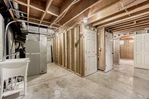 200 S Dearborn Cir, Aurora, CO 80012 - Photo 16