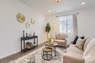 26717 E Maple Ave, Aurora, CO 80018 - Photo 10