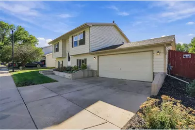 303 Sundance Parkway, Dacono, CO 80514 - Photo 2