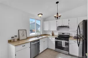 1888 S Flanders Way, Aurora, CO 80017 - Photo 10