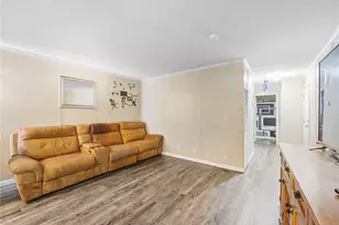 1666 Eisenhower Way, Aurora, CO 80011 - Photo 10