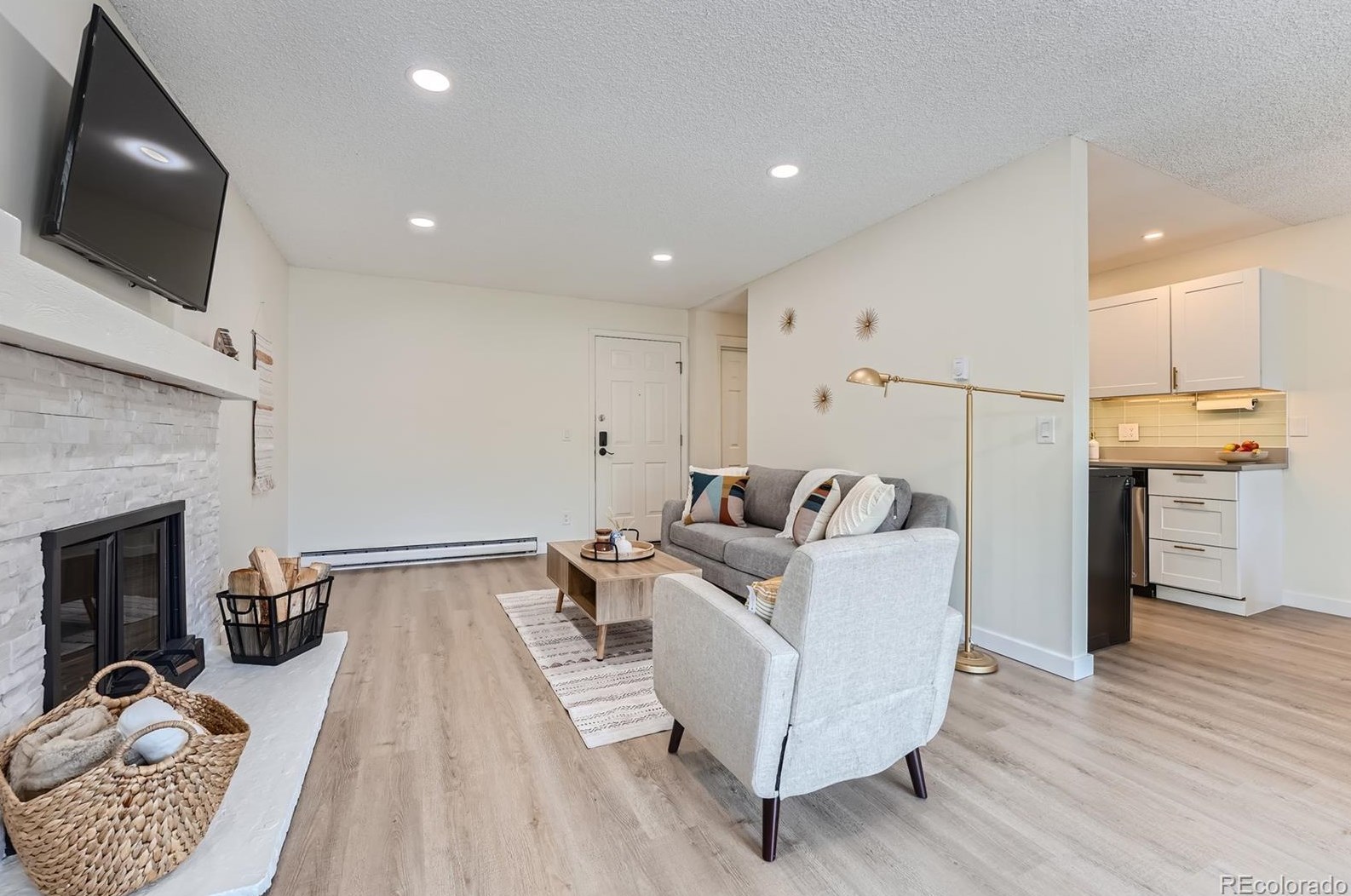 17473 Mansfield Ave, Denver CO  80013-8208 exterior