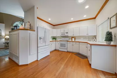 9915 E Hawaii Place, Aurora, CO 80247 - Photo 8