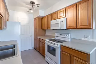 9957 Croke Dr, Denver, CO 80260 - Photo 10