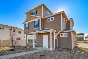 46537 Sunflower Ln, Bennett, CO 80102 - Photo 2