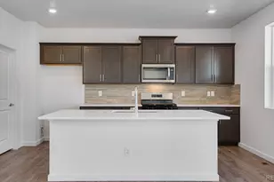 812 N Deer Pk St, Watkins, CO 80137 - Photo 10