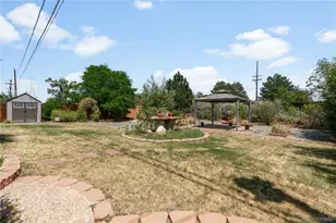 382 Zion St, Aurora, CO 80011 - Photo 2