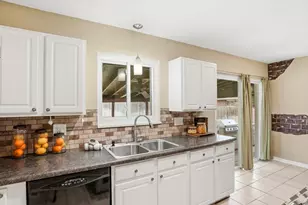 8158 Loretta Dr, Denver, CO 80221 - Photo 6