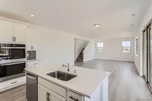 170 S Vandriver Wy, Aurora, CO 80018 - Photo 4