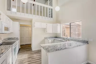 204 S Eagle Circle, Aurora, CO 80012 - Photo 8