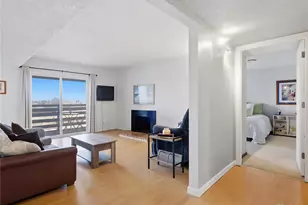 3121 S Tamarac Dr, Denver, CO 80231 - Photo 8