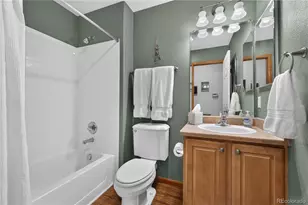 15895 Robins Dr, Denver, CO 80239 - Photo 14