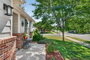 15895 Robins Dr, Denver, CO 80239 - Photo 2