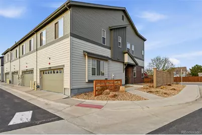 19585 E Sunset Circle, Aurora, CO 80015 - Photo 2