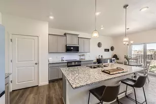 27425 E Byers Pl, Aurora, CO 80018 - Photo 8