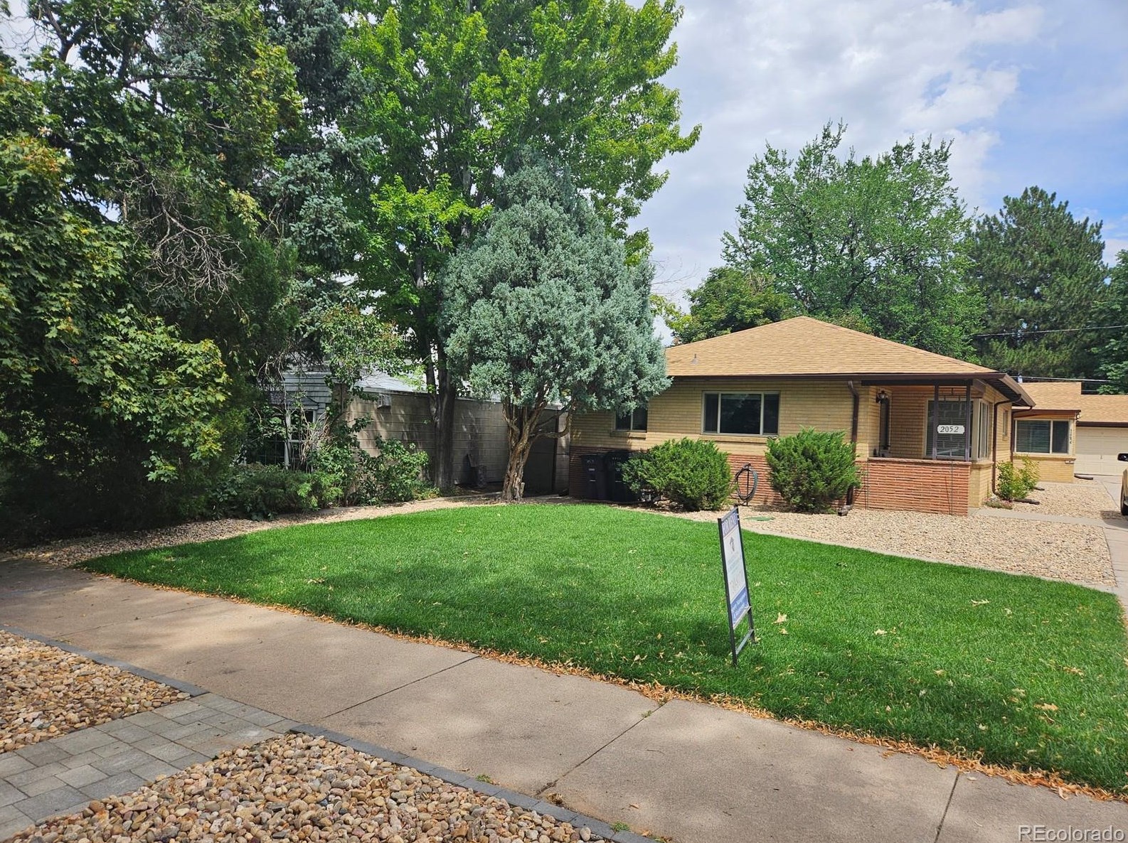 2052 Clarkson St, Denver CO  80205-5117 exterior