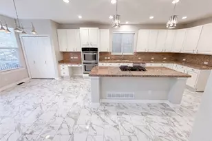 7242 S Rome St, Aurora, CO 80016 - Photo 2