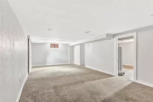 1075 Kingston St, Aurora, CO 80010 - Photo 14