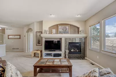 8131 S Quatar Circle, Aurora, CO 80016 - Photo 10