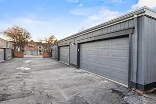 3548 S Hillcrest Dr, Denver, CO 80237 - Photo 24