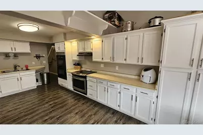 1584 S Vaughn Circle, Aurora, CO 80012 - Photo 6
