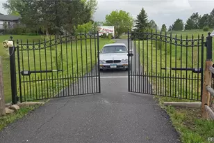 6803 S Liverpool St, Centennial, CO 80016 - Photo 14