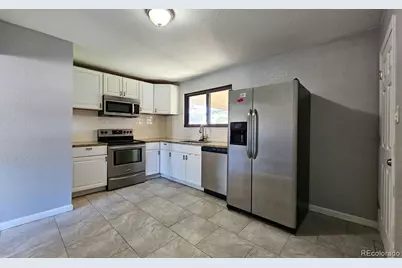 5542 Scranton Street, Denver, CO 80239 - Photo 4