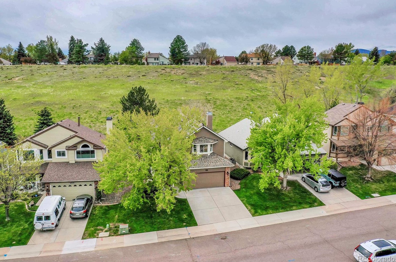 8910 Portland Ave, Littleton CO 80128-8011 exterior