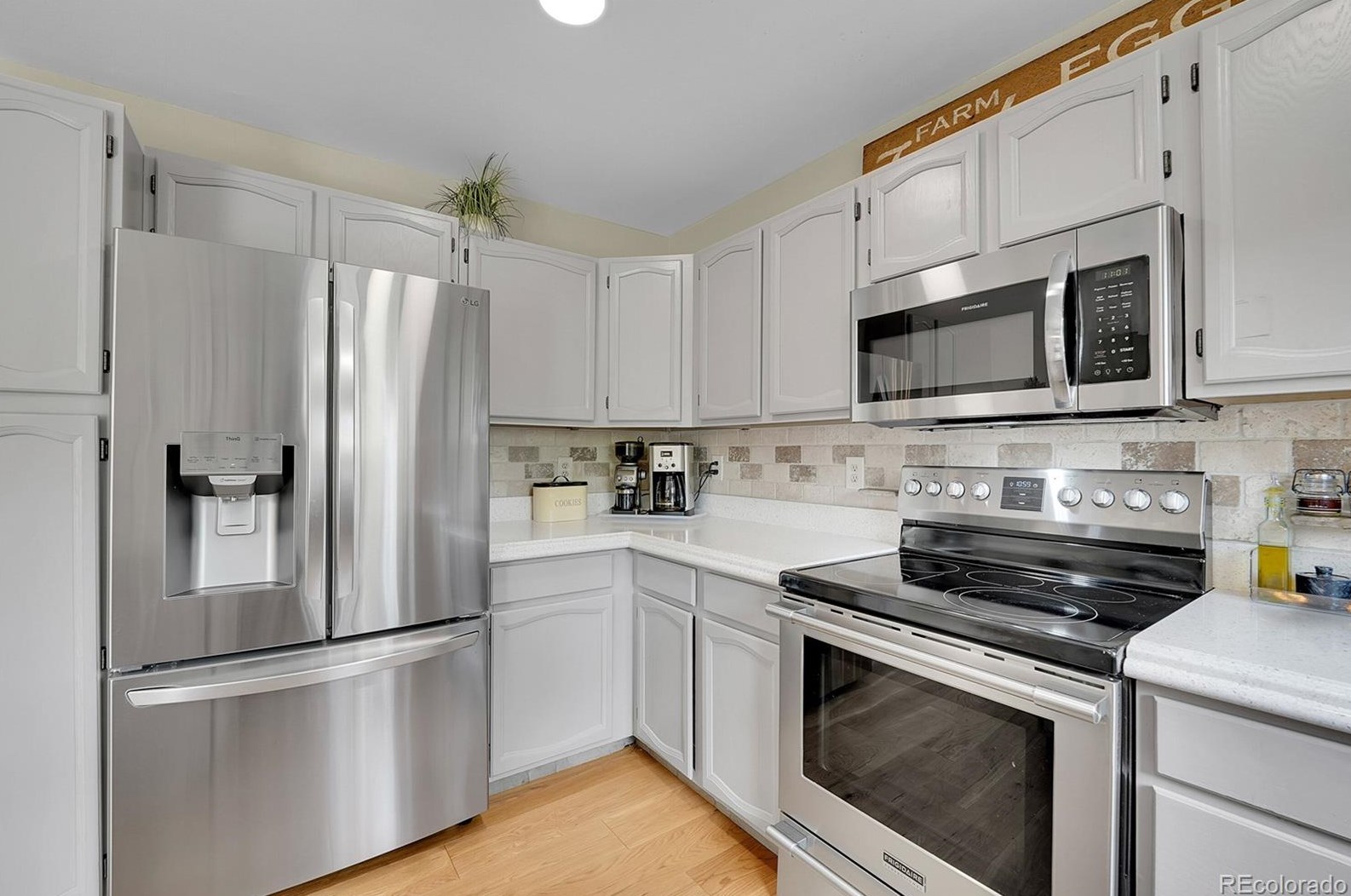 8910 Portland Ave, Littleton CO 80128-8011 exterior