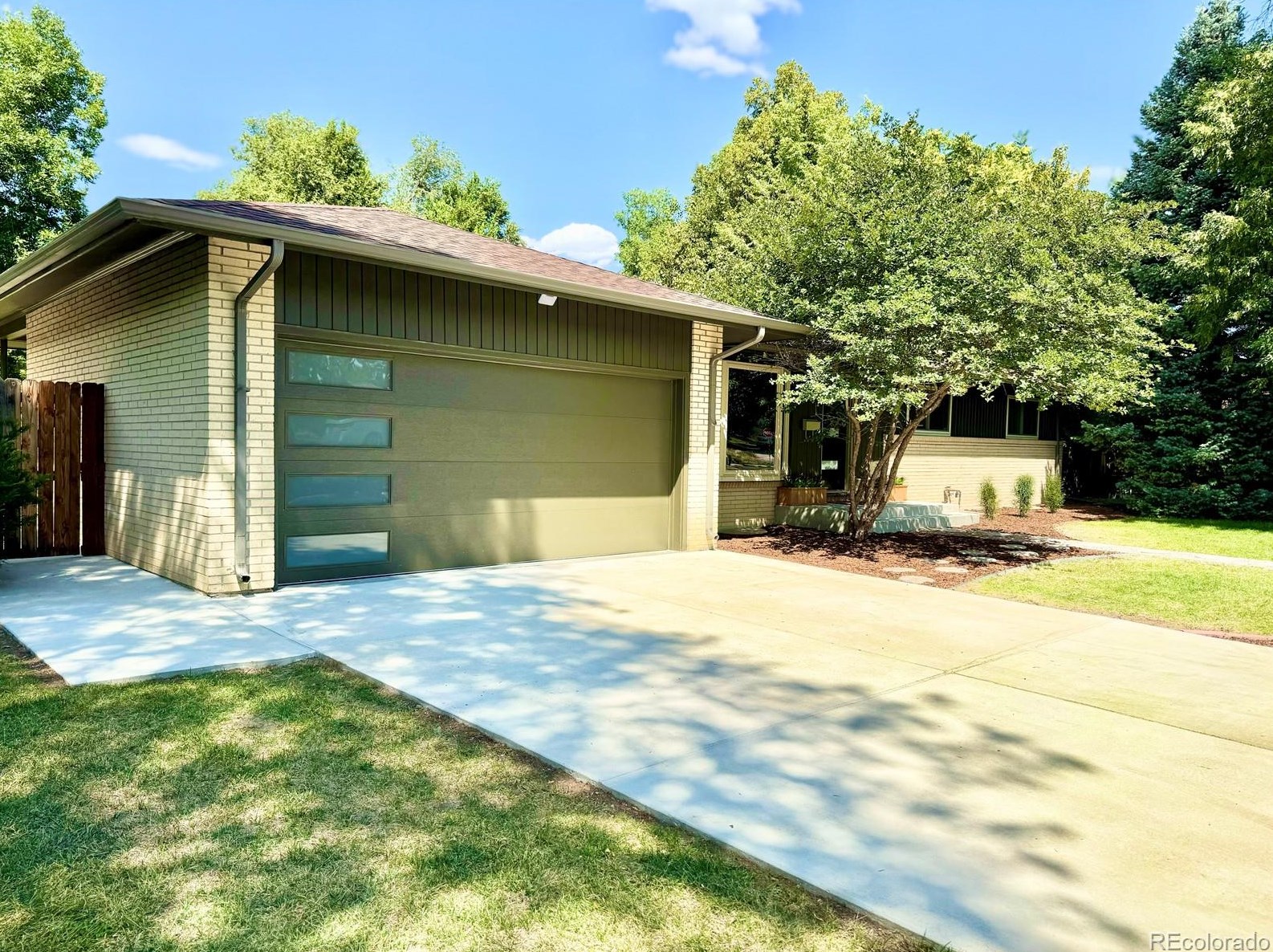 5591 Lehigh Ave, Denver CO  80237-1056 exterior