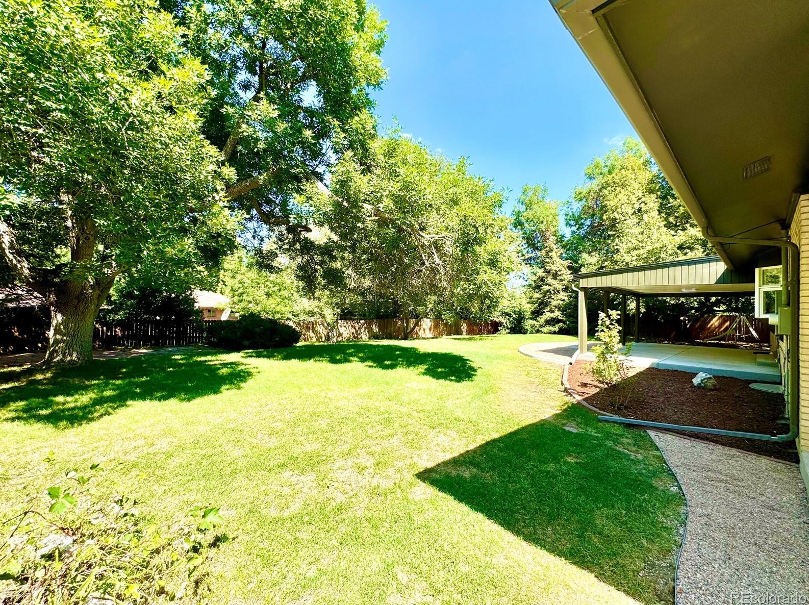 5591 Lehigh Ave, Denver CO  80237-1056 exterior