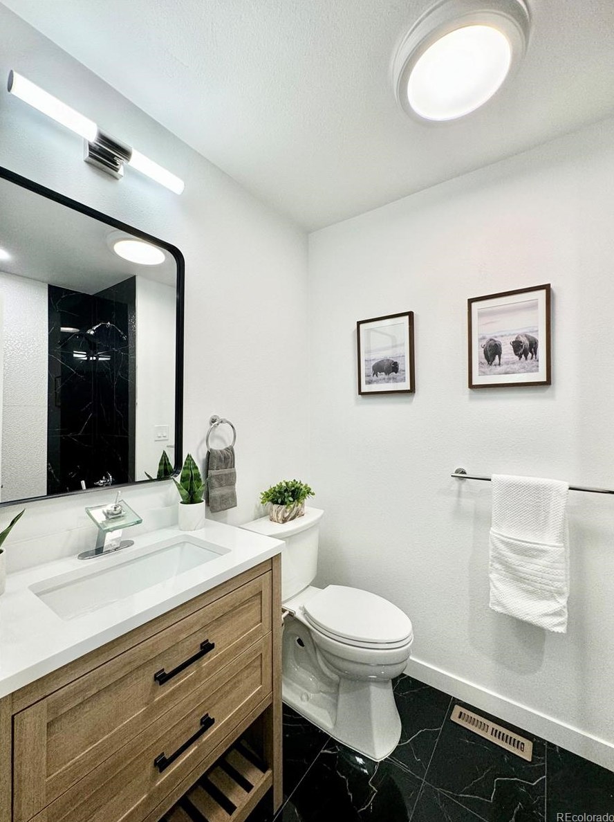 5591 Lehigh Ave, Denver CO  80237-1056 exterior