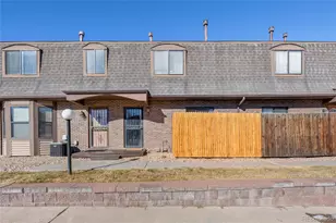 1379 S Idalia St, Aurora, CO 80017 - Photo 2