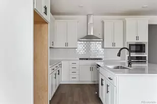 25283 E Warren Pl, Aurora, CO 80018 - Photo 8