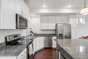 221 S Oak Hill St, Aurora, CO 80018 - Photo 8