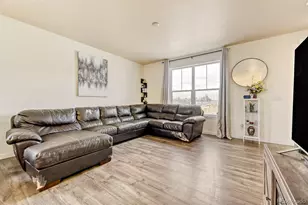 747 N Quatar St, Aurora, CO 80018 - Photo 2