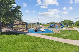 922 S Paris Ct, Aurora, CO 80012 - Photo 36