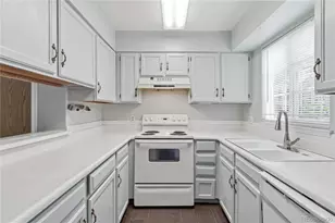 1653 S Blackhawk Way, Aurora, CO 80012 - Photo 10