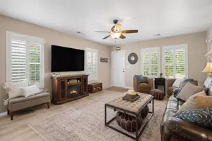 1752 Hogan Ct, Castle Rock, CO 80109 - Photo 4