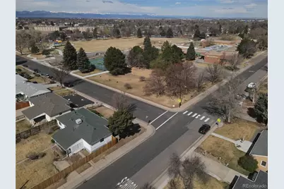 10090 E Lowry Place, Aurora, CO 80010 - Photo 4