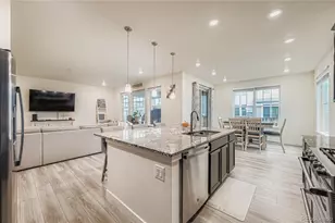 1060 S De Gaulle Ct, Aurora, CO 80018 - Photo 6