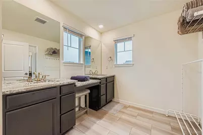 1060 S De Gaulle Court, Aurora, CO 80018 - Photo 16