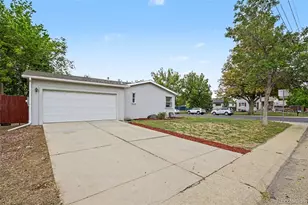 2301 Florence St, Aurora, CO 80010 - Photo 2