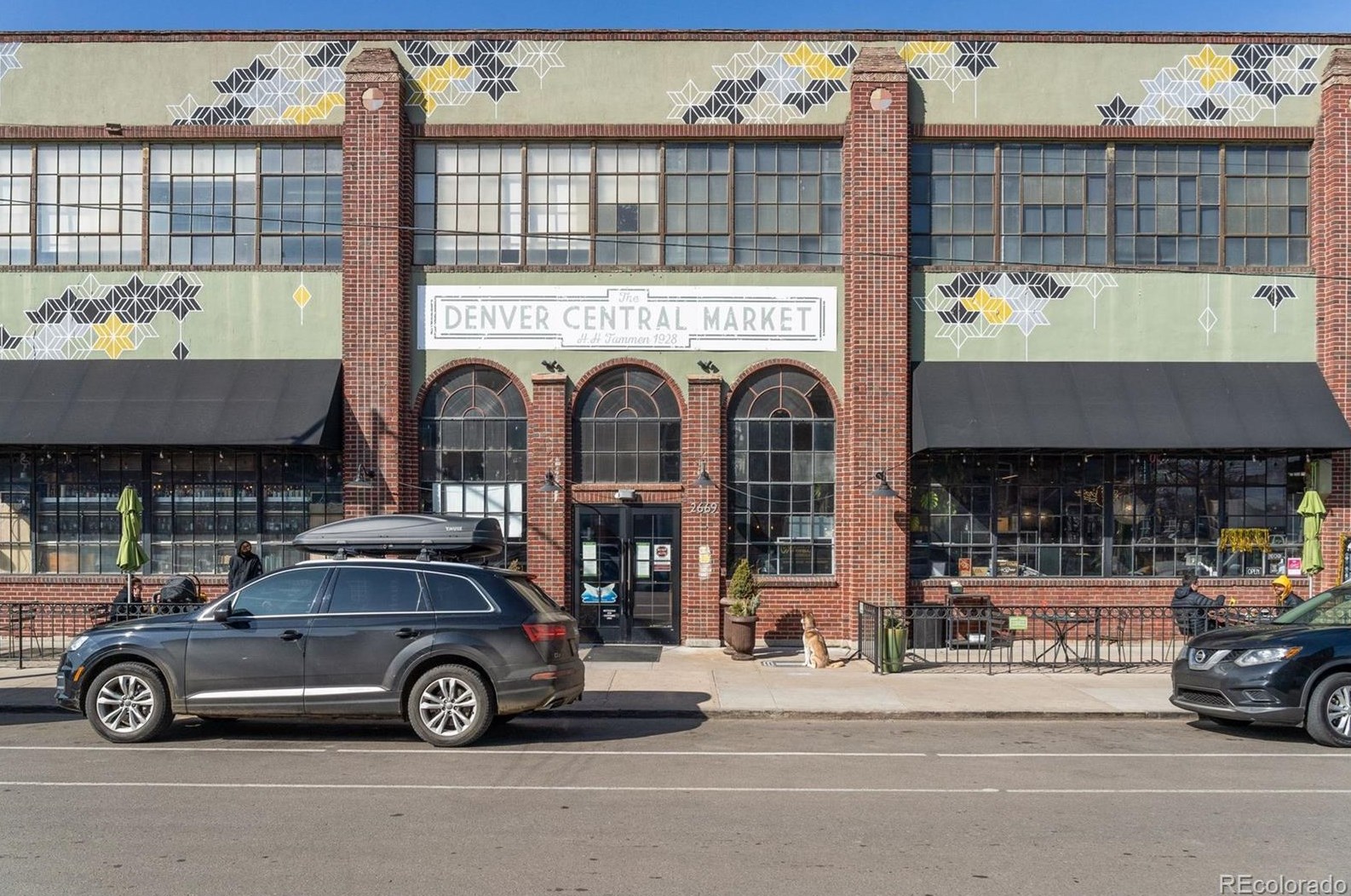 2245 Blake St, Denver CO  80205-2052 exterior