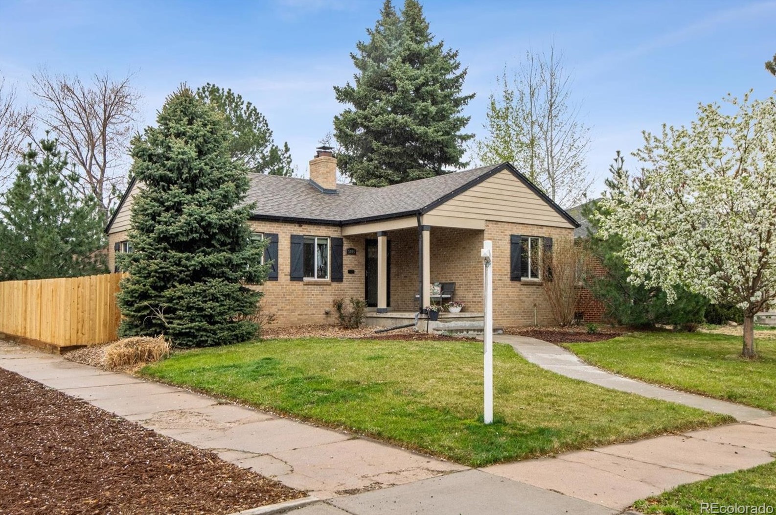 3005 Dexter St, Denver, CO 80207-2644