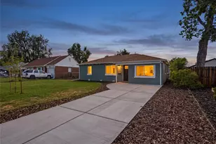 3055 N Holly St, Denver, CO 80207 - Photo 6